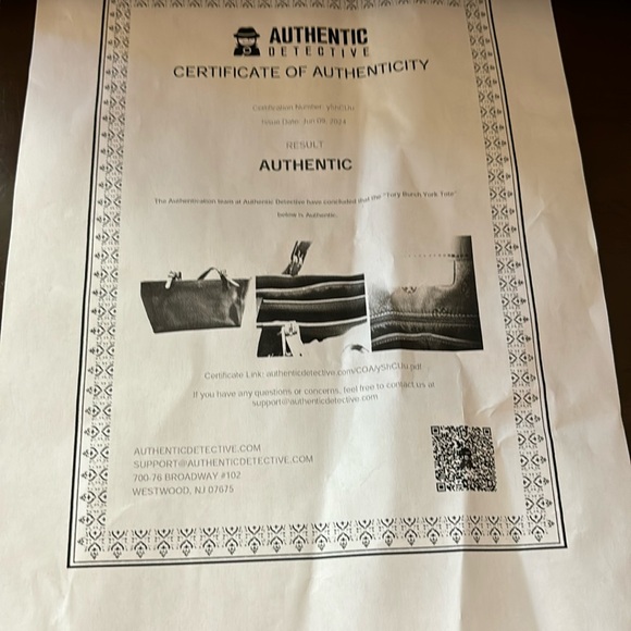 Tory Burch York Buckle Saffiano Leather Large Tote with COA - Picture 10 of 16